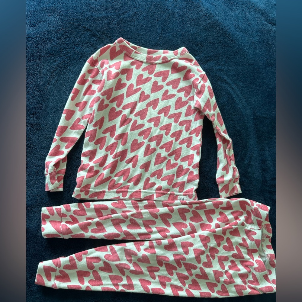 4 Pairs of 2T sleepers, pajamas, Posh Peanut, Gap and Little Sleepies - Picture 12 of 15
